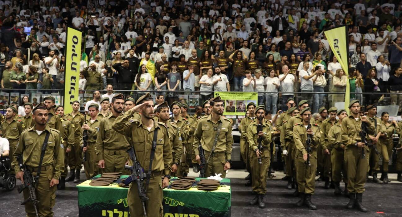 כ-300 לוחמים של גולני, מחזור מרץ. 2024, קיבלו את הכומתה החומה, בטקס מרגש שנערך בהיכל האנרבוקס בחדרה.