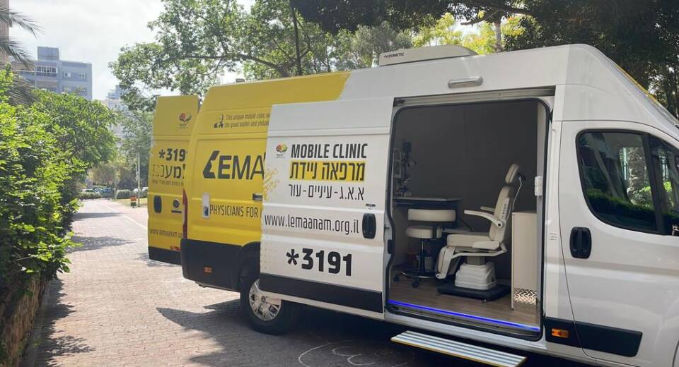 מרפאה ניידת של עמותת למענם הגיעה לערים חדרה וחריש על מנת לספק מענה רפואי לשורדי שואה בבתיהם