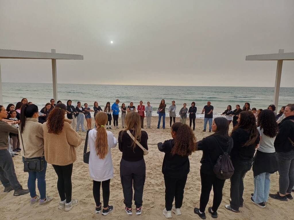 בנות מצווה- מבית היוצר של פנאי העיר חדרה, הוא מיזם במסגרתו אימהות ובנותיהן בנות המצווה צוברות חוויות משותפות