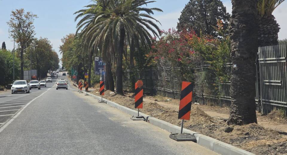 A project to renovate a pedestrian sidewalk has recently begun in the section between hermon street and the bus stop in the center of shoham and the senior day center.