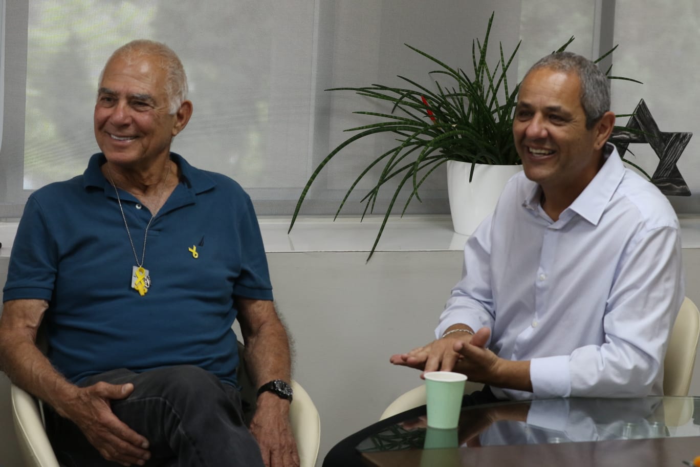 גדי מוזס שנולד בעיר וחזר מהשבי לאחר 482 יום התארח אצל ראש העיר ניר בן חיים וסייר במחוזות ילדותו