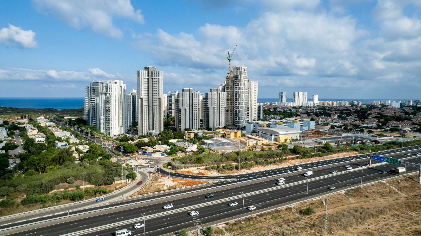נפתחה הכניסה החדשה מכביש 2 לשכונות עין הים וגבעת אולגה בחדרה.