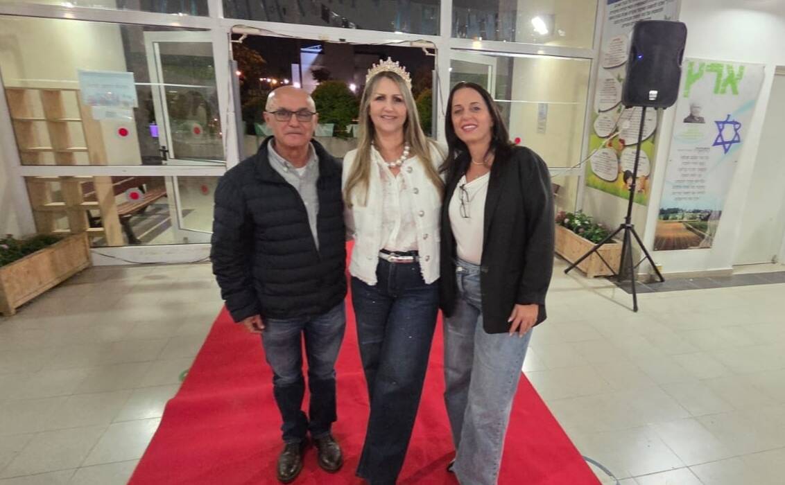 אירוע פרידה מרגש מסכם 12 שנות עשייה חינוכית של מנהלת בית הספר שדות, טלמור קלוס