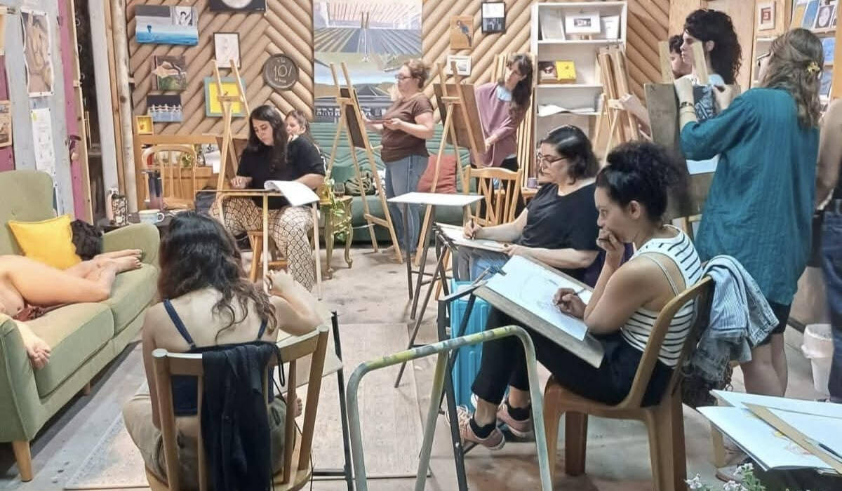 ערב רישום מודל עירום בהנחיית הציירת אילת רוזנברג צילום אילת רוזנברג