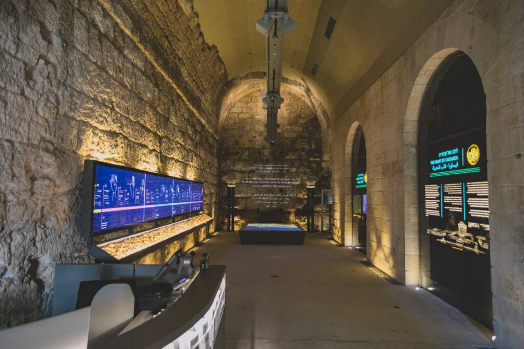 מרכז המבקרים בנמל קיסריה צילום אסף פינצ'וק