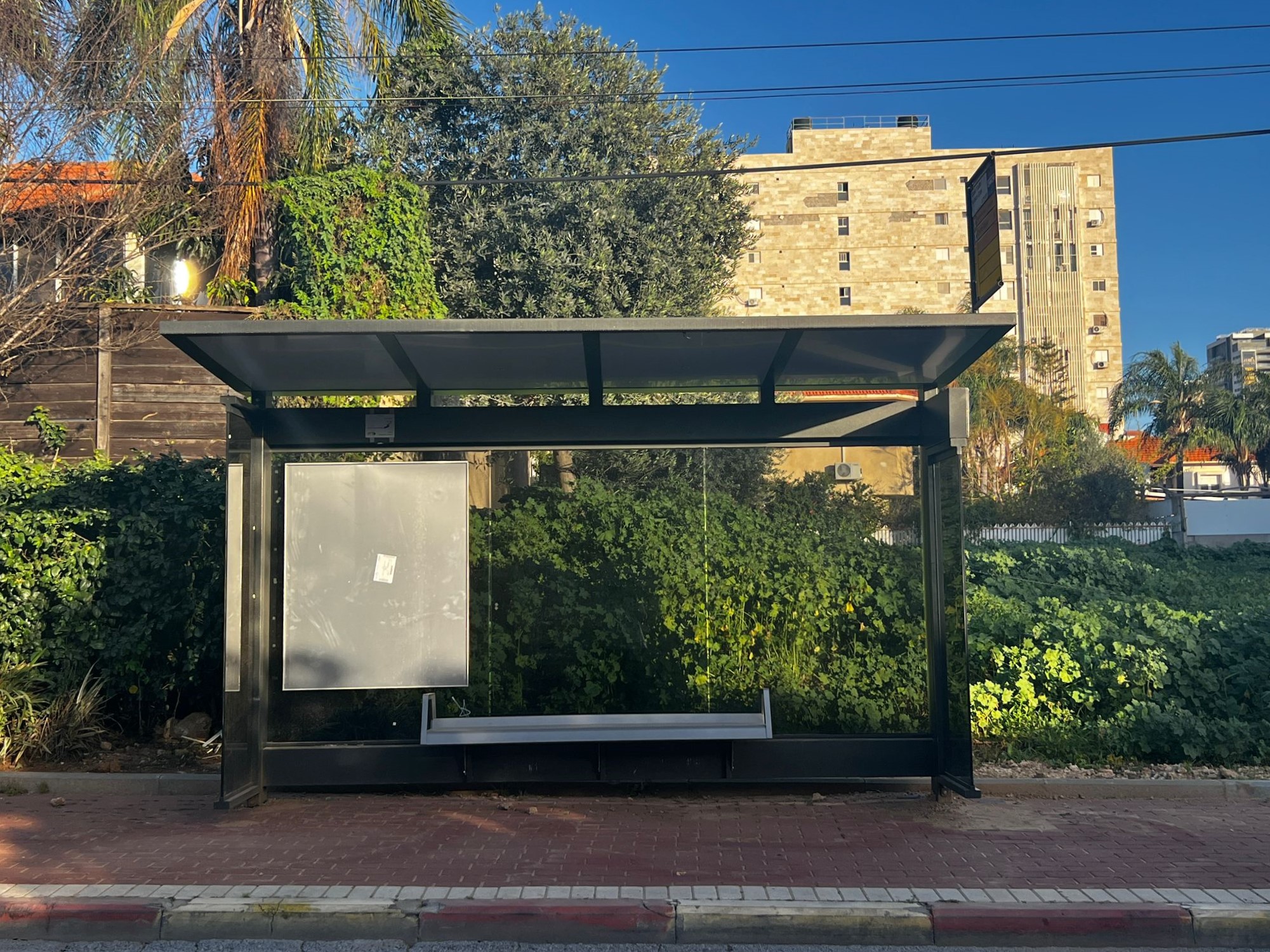 תחנת-אוטובוס-יגאל-ידין Home